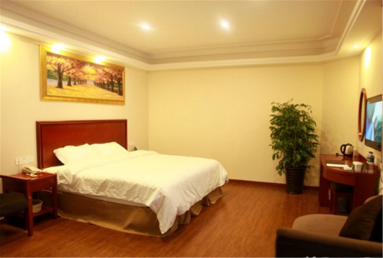 Greentree Inn Shanghai Hongqiao Hub Cao'An Road Huajiang Branch Road Express Hotel Jiading Экстерьер фото